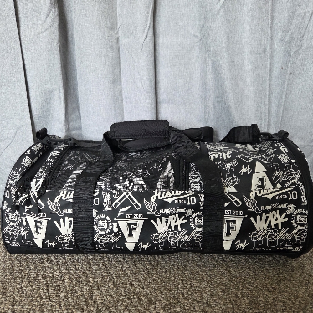 Flag Nor Fail Heavy Duty Travel Duffle Bag Black And White All Over Print EUC - Picture 6 of 15